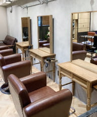 ヘアサロンのスタイリングエリア